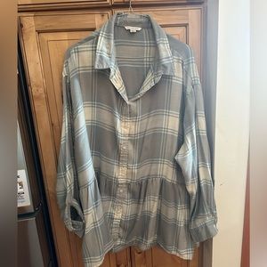 American eagle plaid shirt ruffle hem worn a few times.